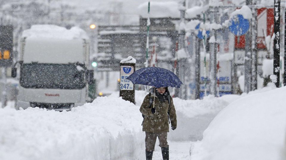 Japonya'da yoğun kar yağışı: 14 kişi öldü