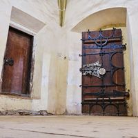 Evlilikleri sallantıda olanlar için ilginç bir yöntem: Evlilik Hapishanesi!