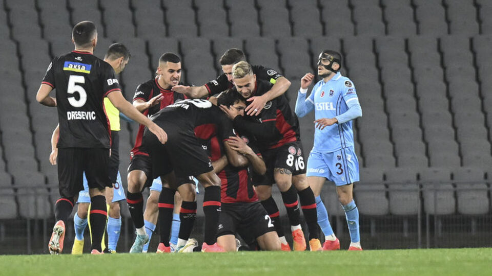 Fırtına, Gümrük'te kaldı!