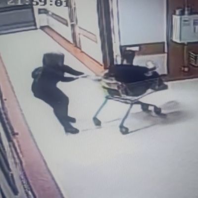 Pes dedirttiler! Yoğun bakım ünitesi önünde...