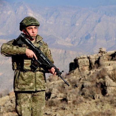 Yeni yılı elleri tetikte karşıladı