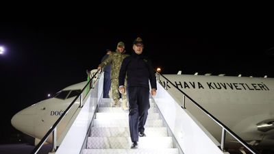 Bakan Akar'dan Yunanistan'a tepki: Yanlış hesap Ankara'dan döner