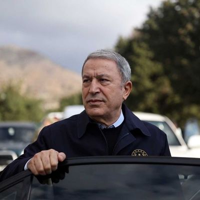 Bakan Akar ve komutanlar dünyanın ilk SİHA gemisinde