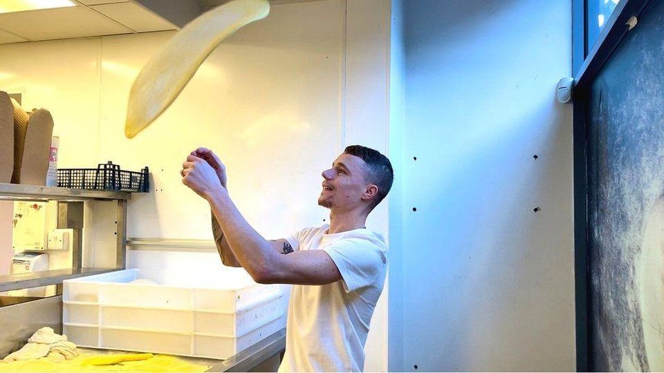 Pizzacıdan Edinburgh'da herkese 1 ay ücretsiz pizza vaadi