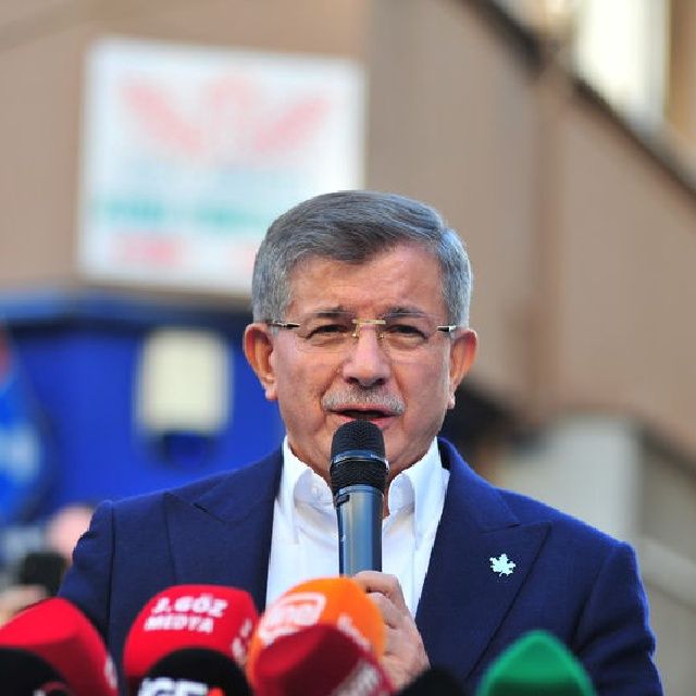 Davutoğlu'ndan 'Altılı Masa' yazısı