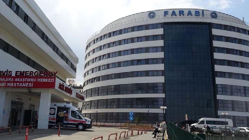 Başörtülü intörn doktor ameliyata alınmadı iddiası! Profesör açığa alındı