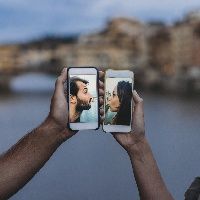 Flört ederken yapılan bu davranışlar daha çok dikkat çekiyor!