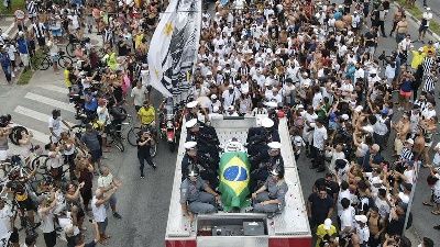 Pele, son yolculuğuna uğurlandı