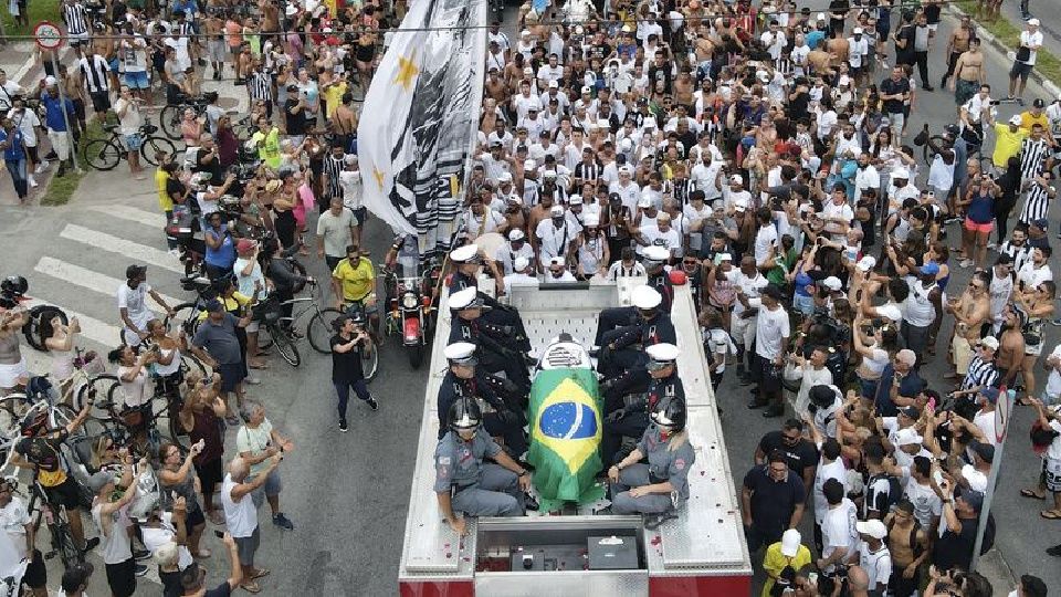 Pele, son yolculuğuna uğurlandı