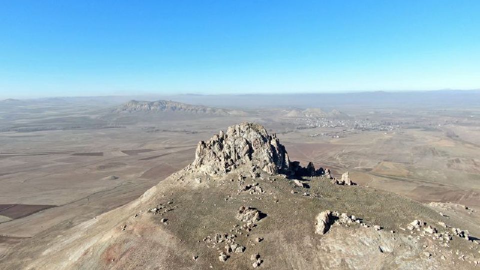 Tarihin değişimine şahit oldu, definecilere yeniliyor