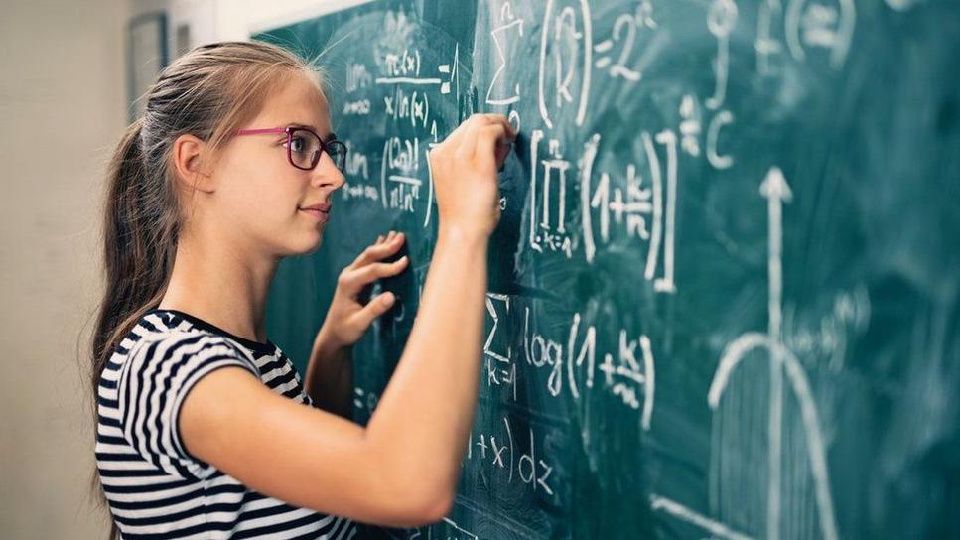 İngiltere Başbakanı Sunak: Öğrenciler 18 yaşına kadar matematik okumalı