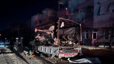 Muz yüklü kamyonda korkutan patlama!