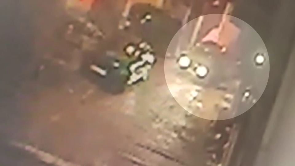 Trafik kazası ihbarına giden polis cinayetle karşılaştı!