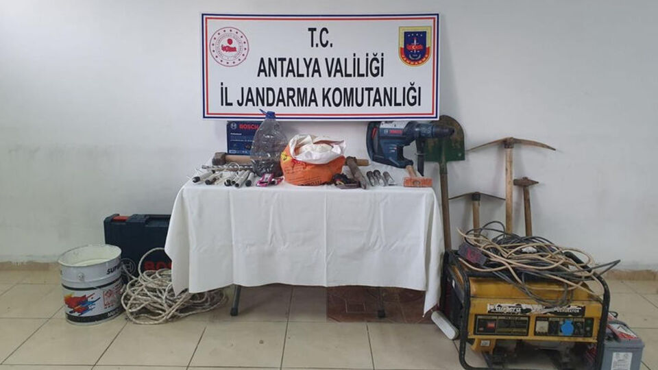 Kaçak kazı yapan 12 zanlı suçüstü yakalandı