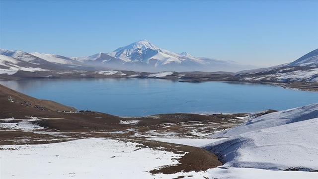 Doğu Anadolu'nun saklı güzelliği buz tuttu