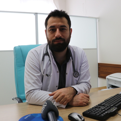 Randevuya geç kaldı, beklemesini söyleyen doktora saldırdı!