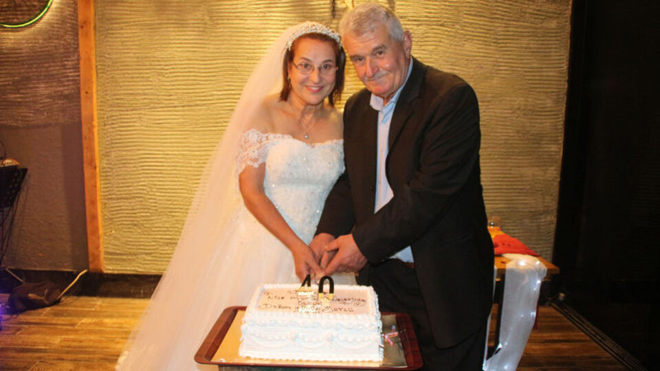 40'ıncı evlilik yıl dönümüne düğünle kutlama