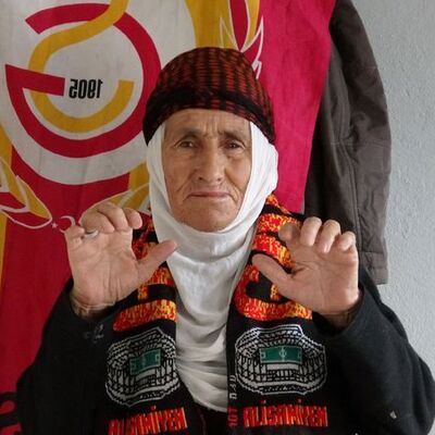 78 yaşındaki Kadriye teyzenin Galatasaray tutkusu