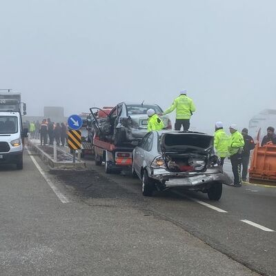 5 TIR, 6 otomobil ve 1 yolcu otobüsü! 12 araç birbirine girdi: 2 ölü, 12 yaralı!