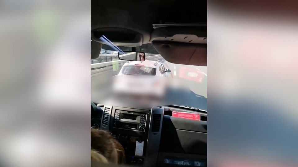 Ambulansa yol vermemişti! Yakalandı