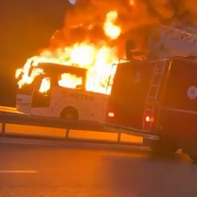Seyir halindeki otobüs alev alev yandı