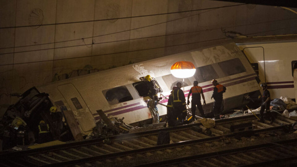Meksika'da iki tren çarpıştı!