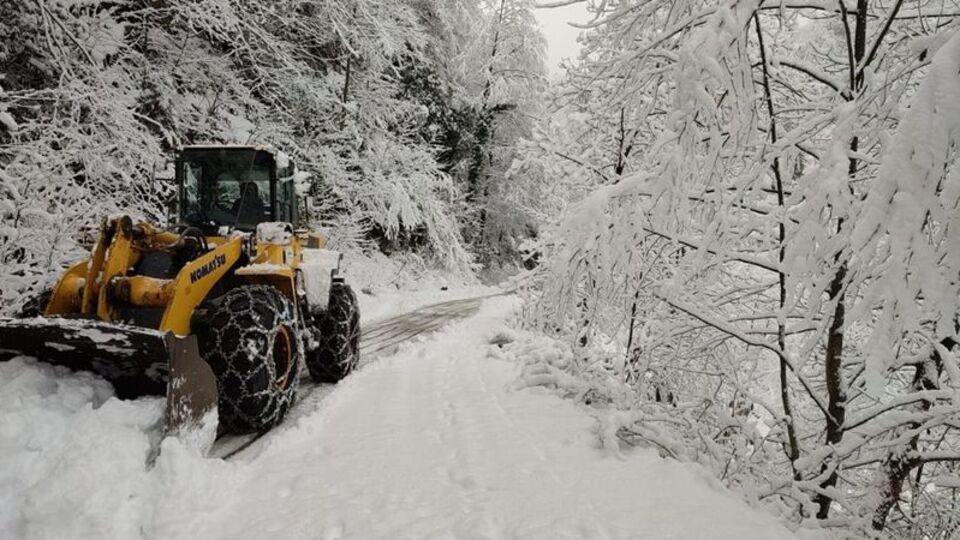 Rize'de 41 köy yolu kardan kapandı
