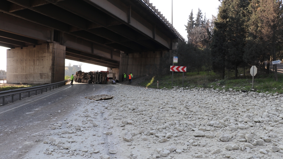 Kaza nedeniyle D-100'ün İstanbul yönü ulaşıma kapandı