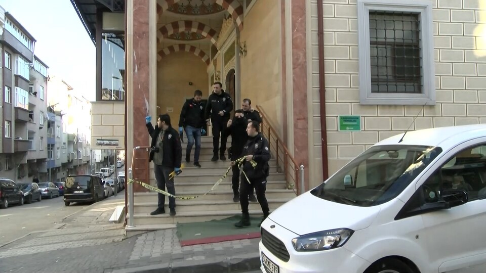 İstanbul'da yaşandı! Camide namaz kılarken başından vuruldu