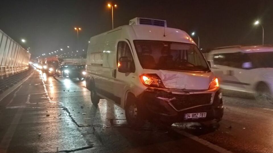 Haliç Köprüsü'nde kaza! Takla attı