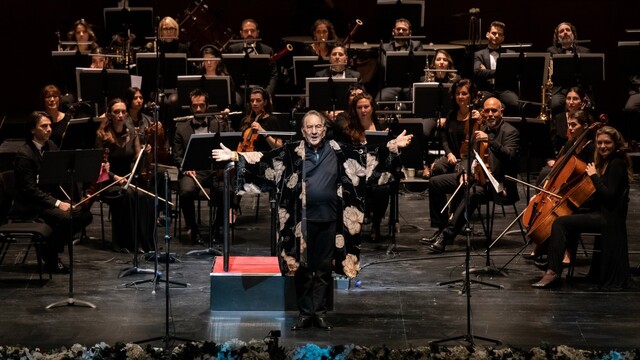Desiderata'da orkestra şefi Ali Poyrazoğlu