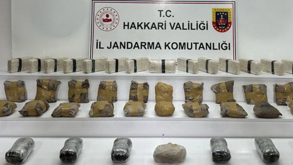Hakkari'de dere yatağında 56 kg uyuşturucu ele geçirildi