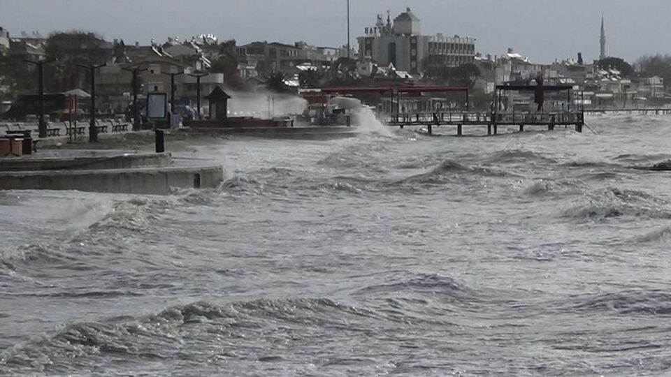 Hızı 100 km'yi bulacak! İki bölgemiz için fırtına uyarısı!