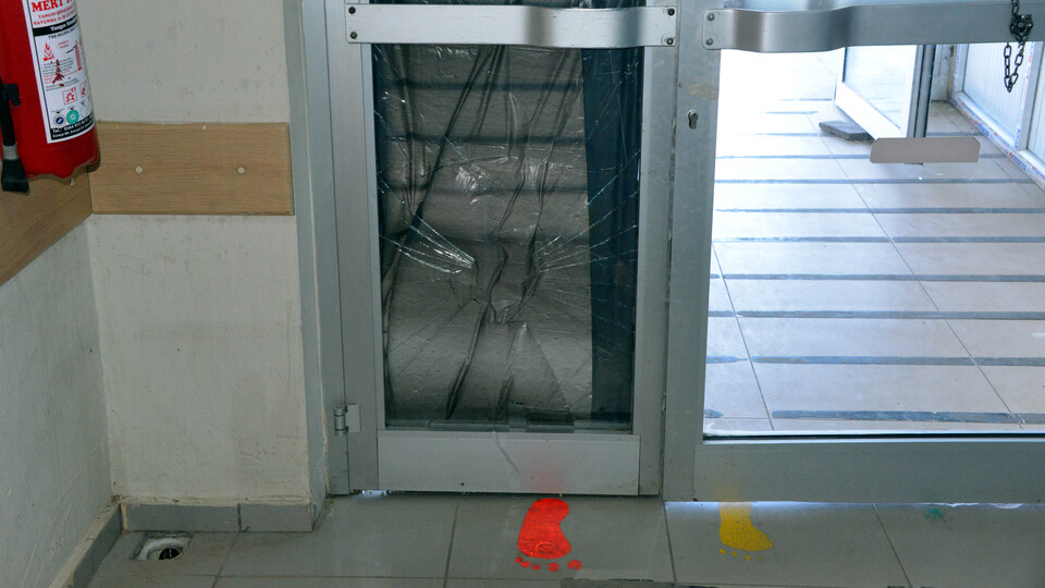 Bekçi, 'adli rapor açacağım' diyen doktoru darp etti!