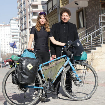 Babasıyla ilgili gerçeği öğrendi! Almanya'dan Türkiye'ye bisikletle geldi