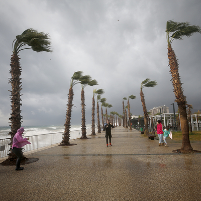 Antalya'da sağanak ve fırtına esareti!