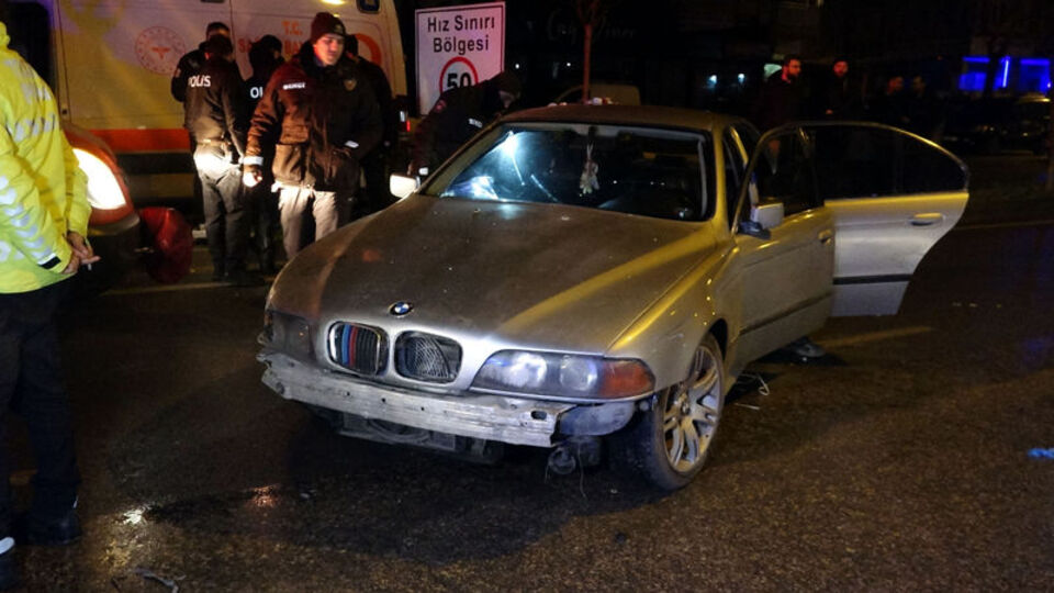 Polisten kaçan otomobil kaza yaptı: 1 ölü, 4 yaralı