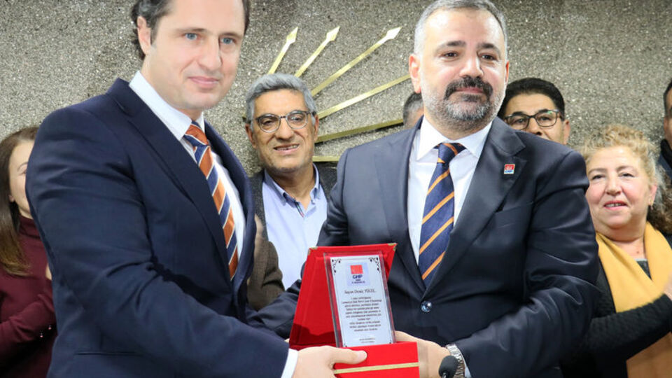 CHP'nin yeni İzmir İl Başkanı Şenol Aslanoğlu oldu