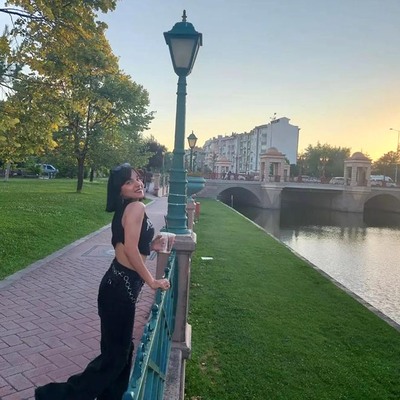 Genç kadın evinden çıkarken boğazından bıçaklandı!