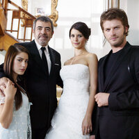 Aşk-ı Memnu fırtınası geri dönüyor! Farah Zeynep Abdullah'ın "Bihter" paylaşımı sosyal medyayı salladı!