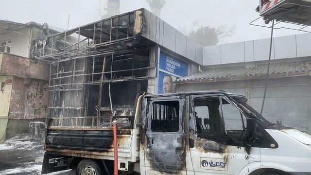 Tuzla'da doğalgaz borusu alev aldı!