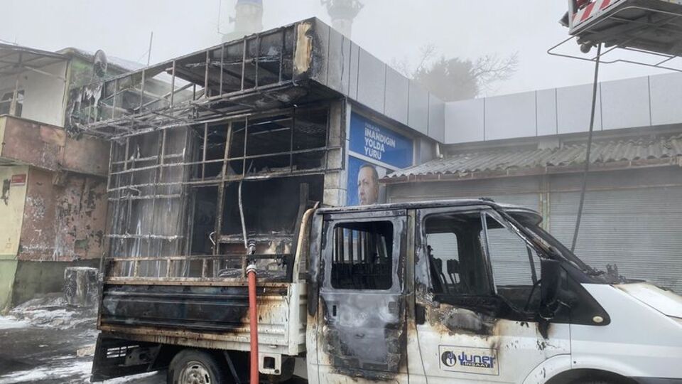 Tuzla'da doğalgaz borusu alev aldı!