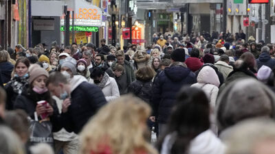 Almanya'da uzun mesafeli toplu taşımada maske zorunluluğu kaldırılıyor