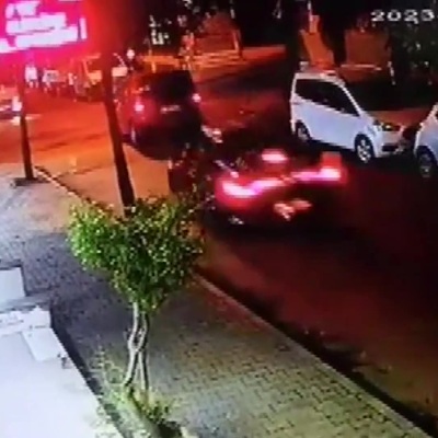 Esenler'de hız yapan sürücü yayaya çarpıp kaçtı