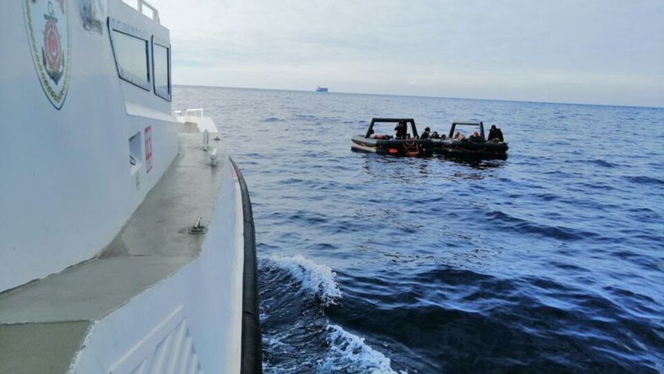 Çanakkale açıklarında 51 düzensiz göçmen kurtarıldı