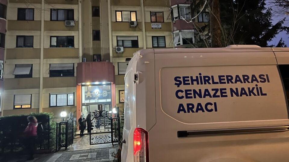 Bakırköy'de 12'nci kattan düşen kadın öldü