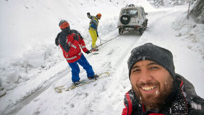 Gecikmeli karın ardından yolda snowboard!