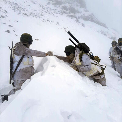 Mehmetçik -20 derece, 5 metre karda nöbette