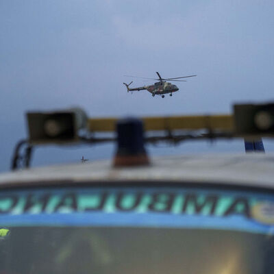 72 kişiyi taşıyan yolcu uçağı düştü