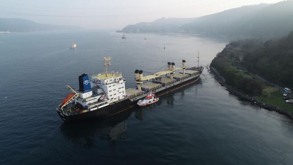 İstanbul Boğazı'nda gemi trafiği askıya alındı